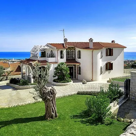 Holiday home Cozy In With Outdoor Swimming Pool Ragusa