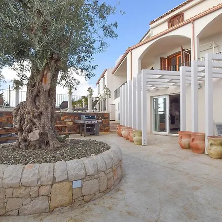 Holiday home Cozy In With Outdoor Swimming Pool