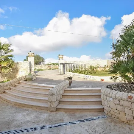 Cozy In With Outdoor Swimming Pool Ragusa