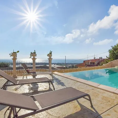Cozy In With Outdoor Swimming Pool *