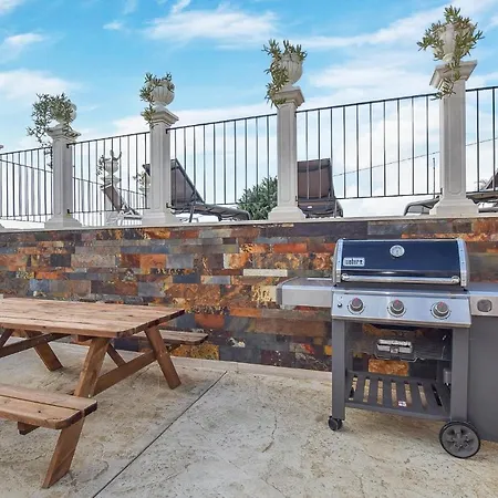 Cozy In With Outdoor Swimming Pool Holiday home *