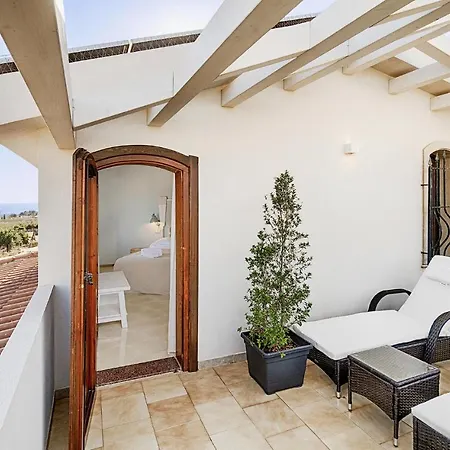 Cozy In With Outdoor Swimming Pool Holiday home